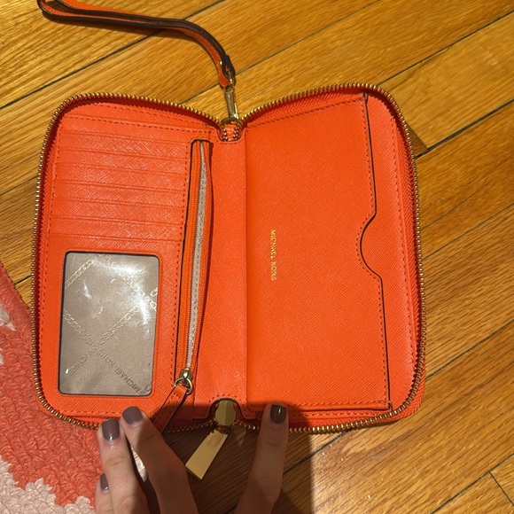 Michael Kors wristlet wallet - Picture 3 of 6